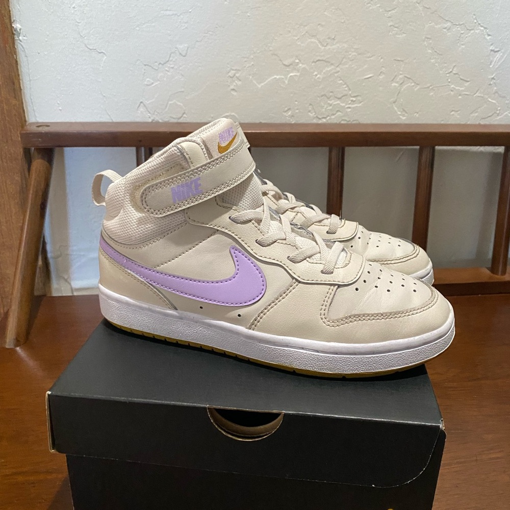 Nike Girls' Court Borough Mid 2 Shoes